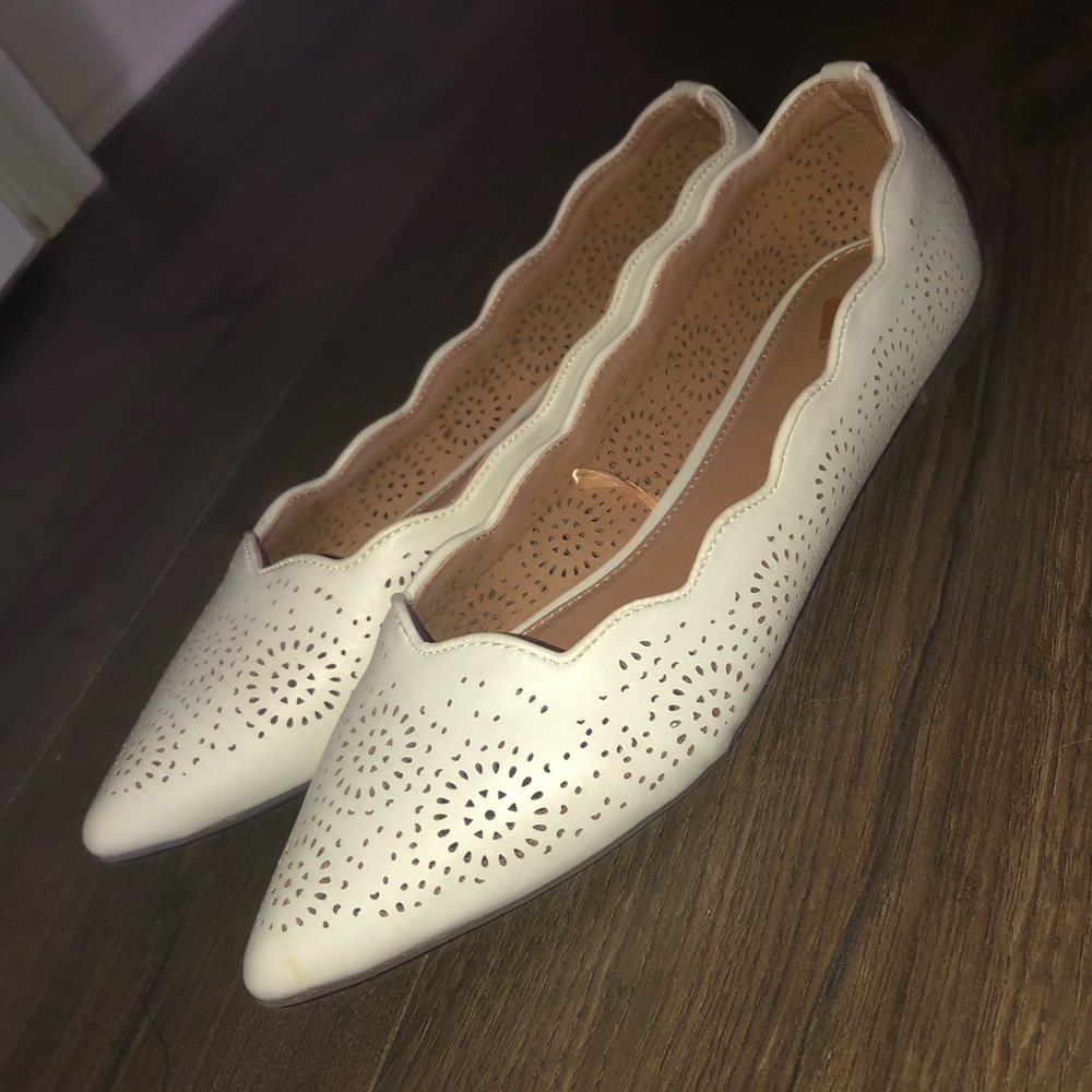 Beige Scalloped Flats